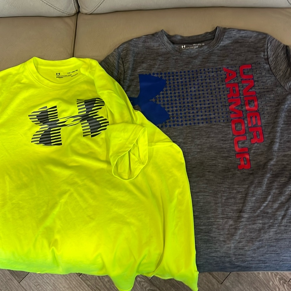 Under armor youth xl shirts
